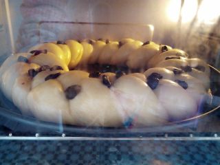 12、圣诞花环面包,烤箱中层160度烤20分钟，上色后及时加盖锡纸。