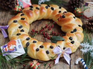 14、圣诞花环面包,很松软的面包，组织也相当的不错