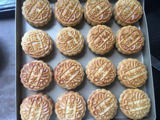 19、广式月饼,OK，出炉，包好第二天回油就可以吃咯