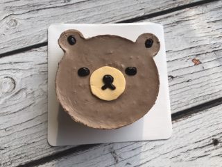 15、小熊慕斯蛋糕,画出耳朵。