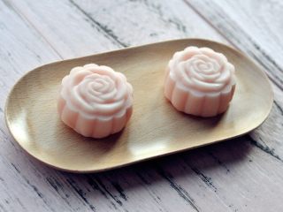 31、奶黄冰皮月饼,自己送自己花也不错哒