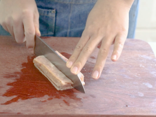 5、吐司培根披萨,培根从中间切开