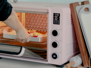 13、吐司培根披萨,最后烤箱预热