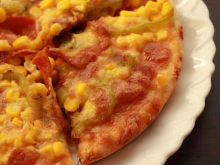 18、萨拉米培根玉米披萨,成品