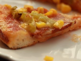 21、萨拉米培根玉米披萨,成品