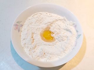 12、香肠苹果披萨,打入1克鸡蛋