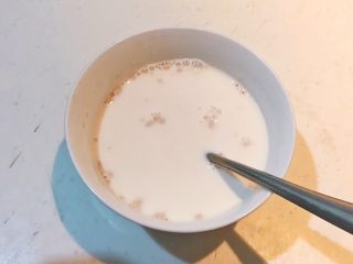 10、香肠苹果披萨,调匀备用