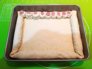 25、香肠苹果披萨,然后再把每个小段翻转过来