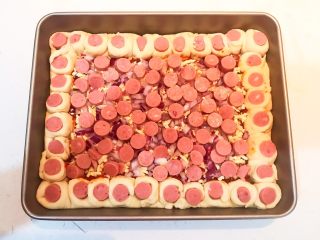 31、香肠苹果披萨,再铺上一层火腿片