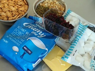 1、网红甜品+ 雪花酥,材料大集合。