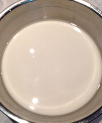 9、自制凉皮/面筋,只留下面部份，搅拌均匀。