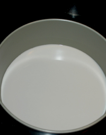 10、自制凉皮/面筋,用一个不粘模，加一勺面粉水，放在烧开的水中漂在上面，盖上盖子，2分钟左右就可以了。