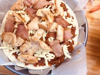 13、小披萨,铺煎好的肉