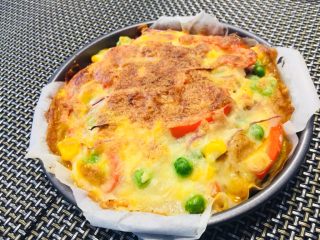 19、小披萨,烤箱很小没有高低盘区分烤了15分钟,表面有一点点焦,吃上去也不错