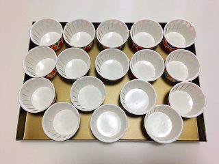12、“迷你”奥利奥咸奶油蛋糕杯,取出纸杯