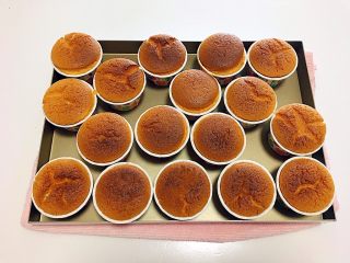 15、“迷你”奥利奥咸奶油蛋糕杯,出炉放凉