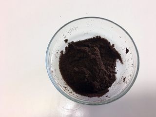 17、“迷你”奥利奥咸奶油蛋糕杯,压碎后的奥利奥饼干