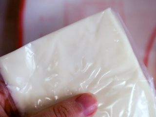 12、宝宝辅食之原味芝士夹心华夫饼(酵母版),里面可以做夹心也可以不做,家里有芝士我就放里面了