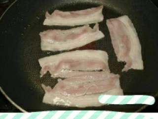 3、韩式烤肉披萨,培根放煎锅里烤，烤掉脂肪