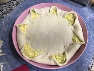 6、榴莲披萨,包成花边