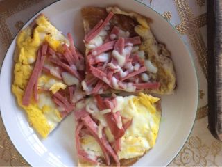 7、自创手抓饼披萨,切块，装盘