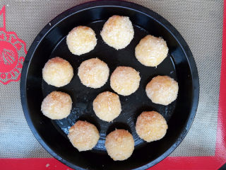 7、芝士虾球,烤箱预热150℃，烤200分钟。