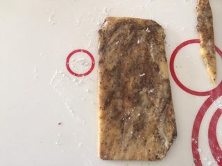 20、咖啡硬脆饼干,我为了拍照好看点，切去边角了