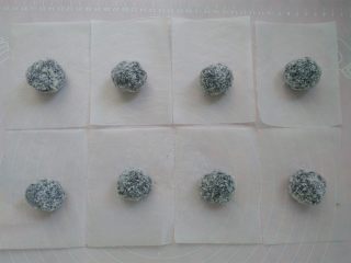 4、“蒸”的好吃不上火——南瓜糯米糍,所有豆沙馅全部滚上椰蓉放一边备用