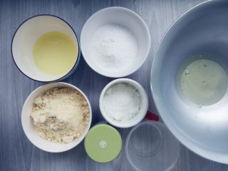 1、抹茶仙人掌马卡龙,称量准备好各种材料