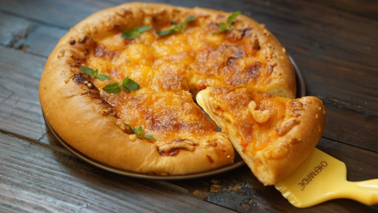 虾仁脆皮肠披萨