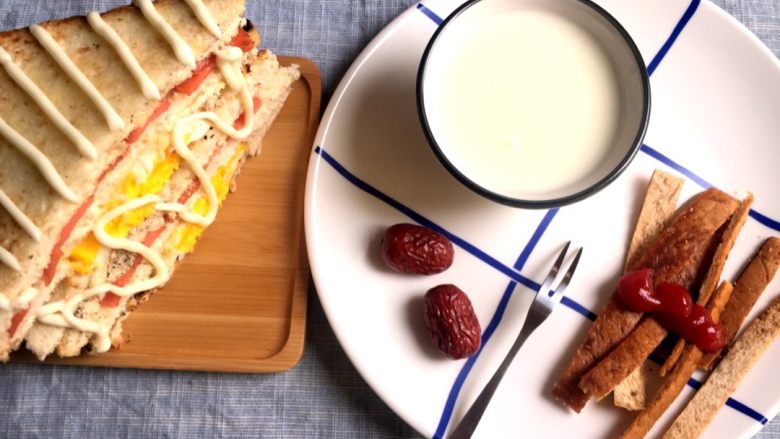 鸡蛋火腿三明治