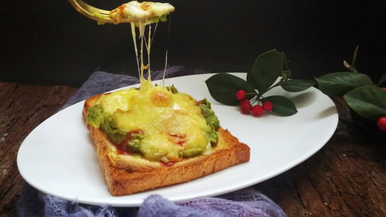 快手早餐牛油果土司披萨