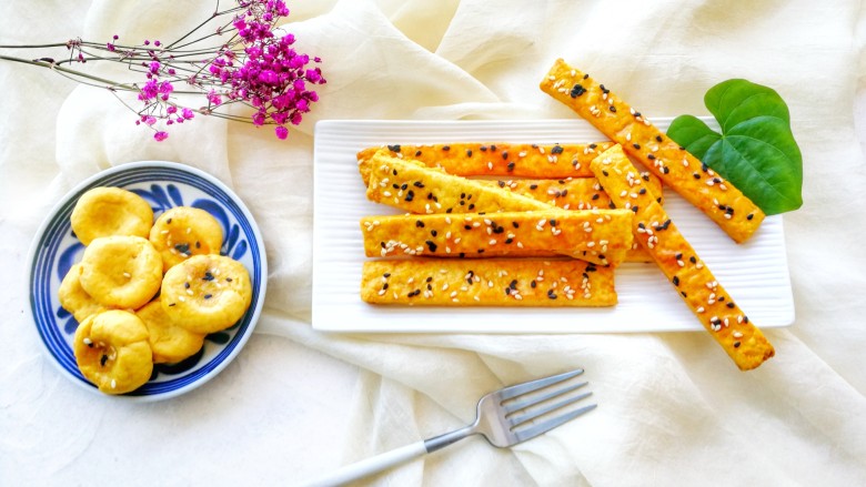 两种造型的红薯芝麻饼干酥脆香甜有营养