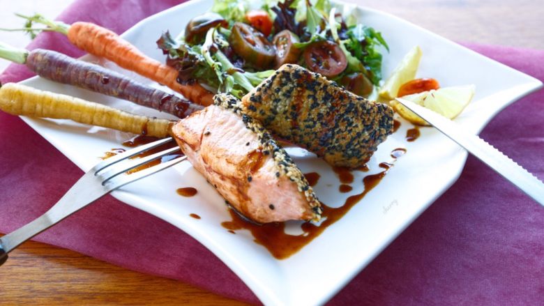 芝麻香煎三文鱼