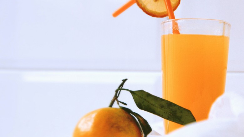 冬喝暖饮夏吃冰自制橘子汽水