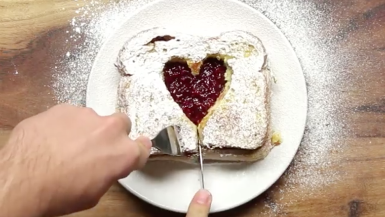 厨房老湿快速做草莓法式吐司