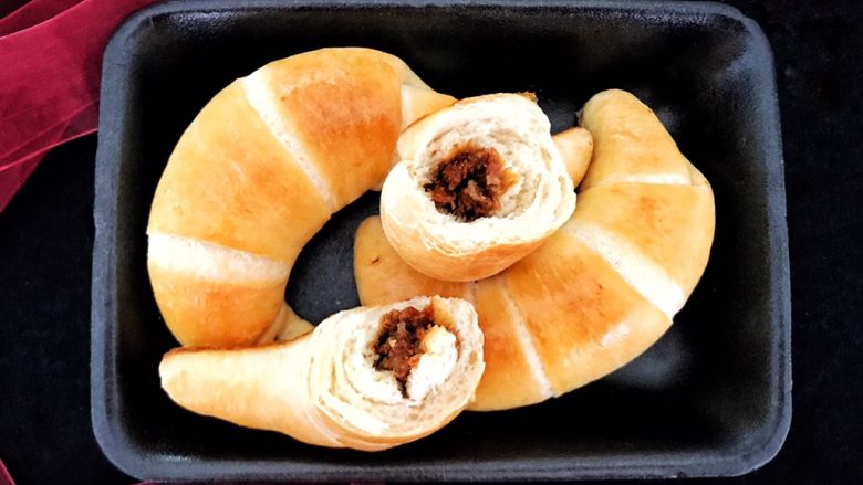 早餐一次性发酵牛角肉松面包无糖低油