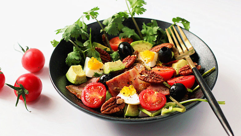 健康味美的培根果干杂蔬沙拉