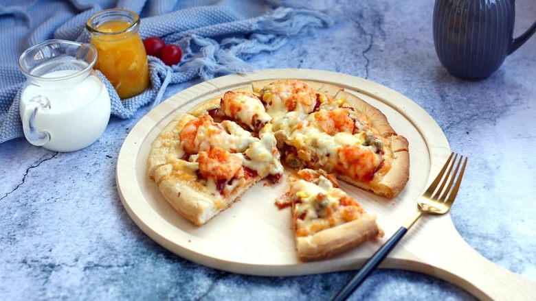 做年货春节聚会宝贝们爱吃的鲜虾黑胡椒牛肉粒培根披萨