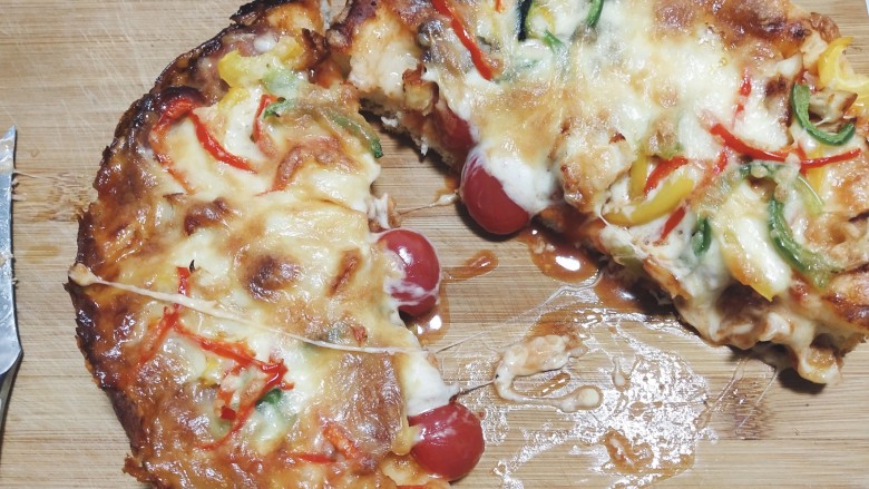 美味四拼披萨有面皮制作过程