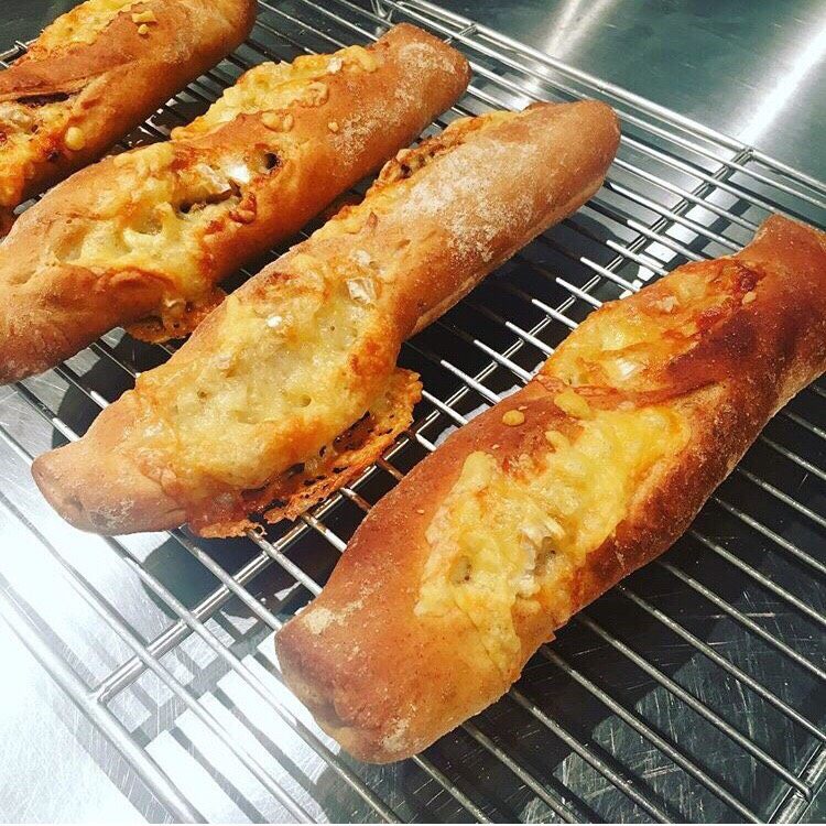 卡门培尔奶酪香肠面包