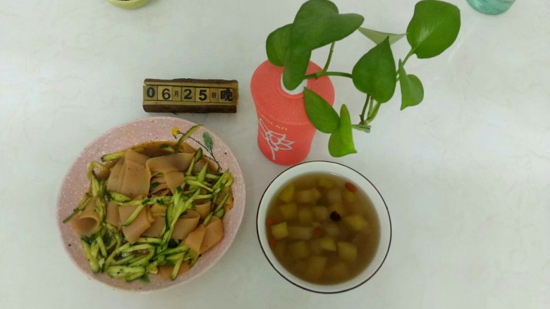 不用洗面的西红柿凉皮