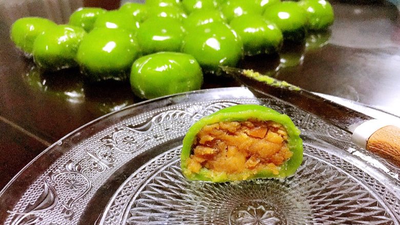 咸蛋黄肉松青团