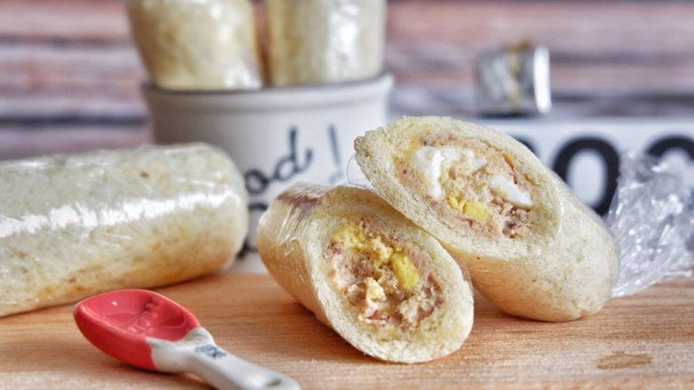 快手早餐金枪鱼糖果吐司卷