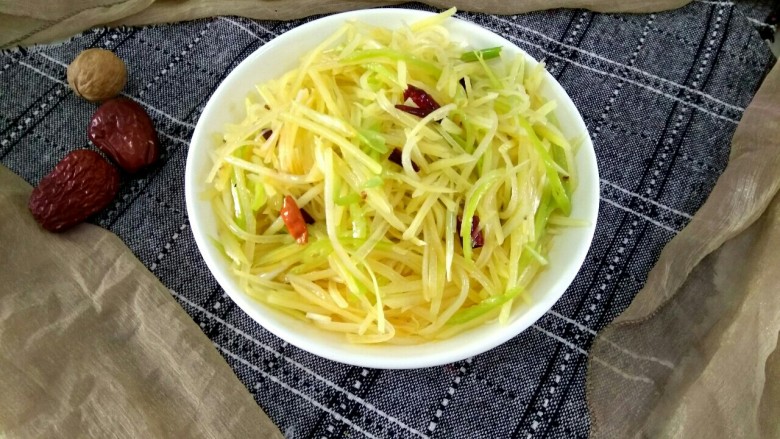 凉拌尖椒土豆丝