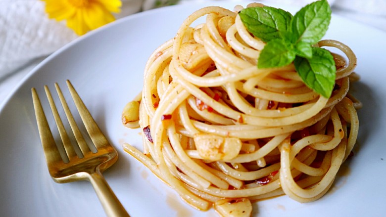 花样面条黑胡椒蒜香意面