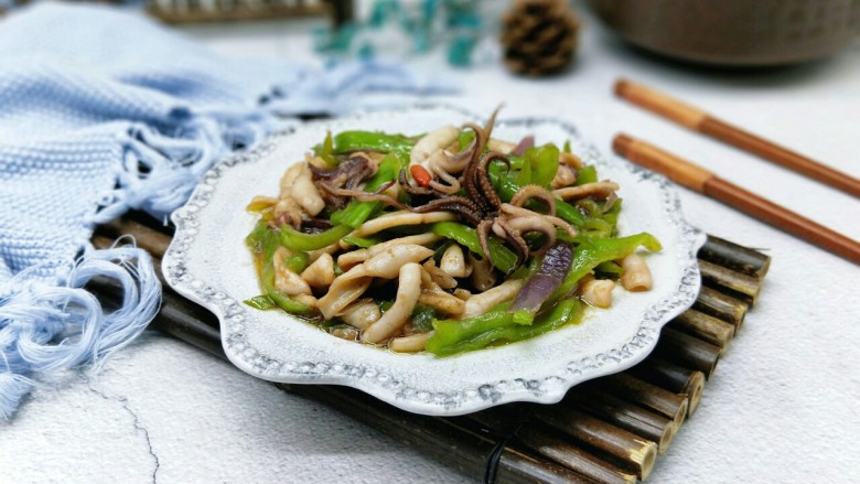 做妈妈的拿手菜爆炒鱿鱼