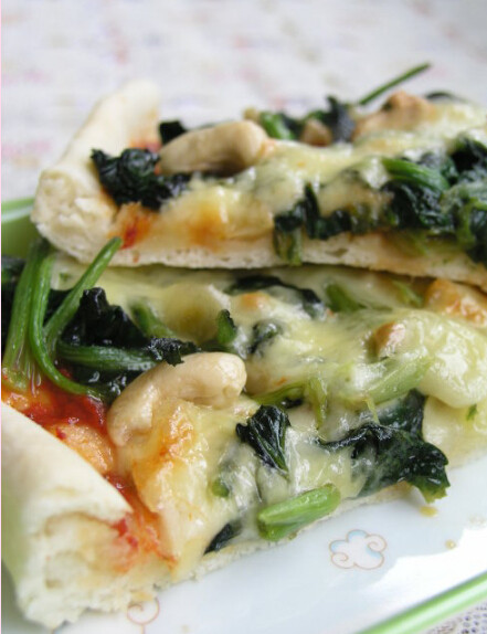 腰果菠菜匹萨