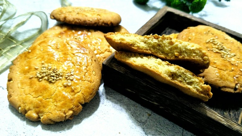 香脆可口花生仁版桃酥