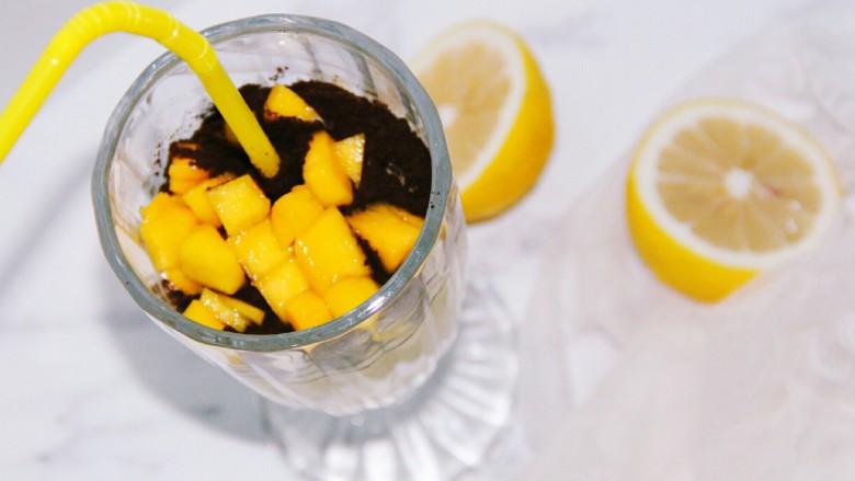 冬喝暖饮夏吃冰芒果奥利奥酸奶昔